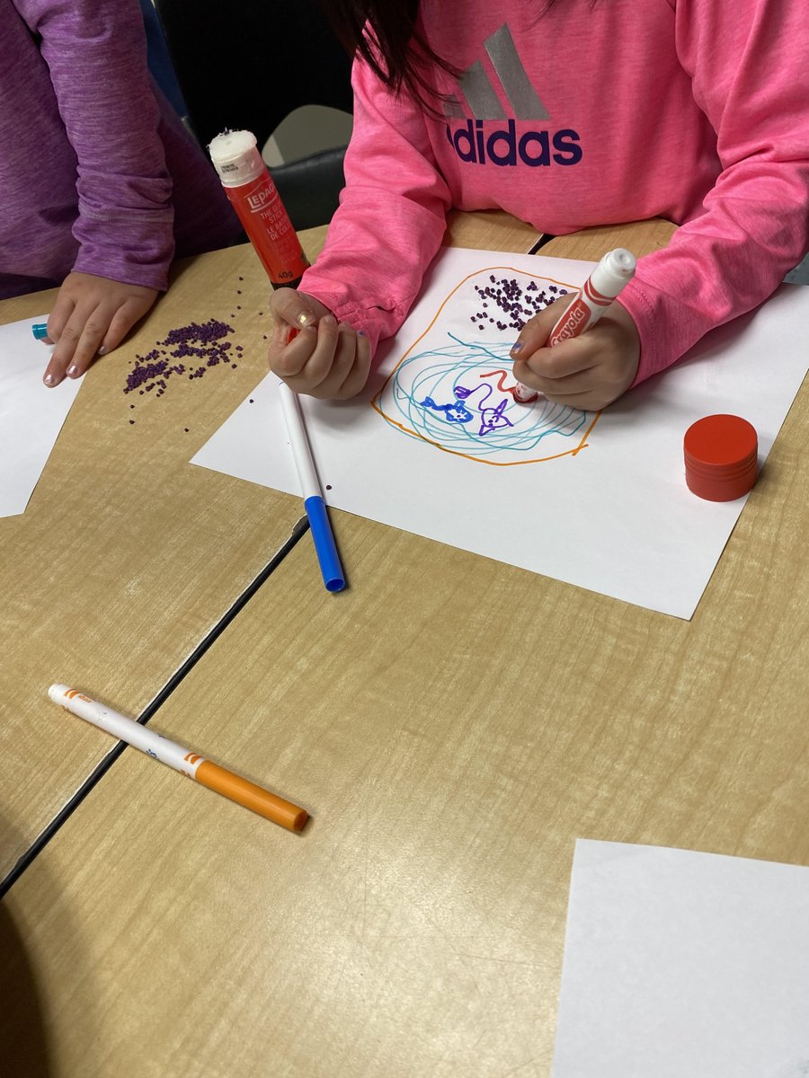 sarahcopp7's tweet photo. The students at the drawing centre getting creative! 
Me: "Christopher what are you drawing?"
Christopher: "I don't know" 
Me: "Adelynn what are you drawing?"
Adelynn: "A fish tank! And this fish has one blue eye and one pink eye." @EY_uwindsor https://t.co/EtwoJXLDKP