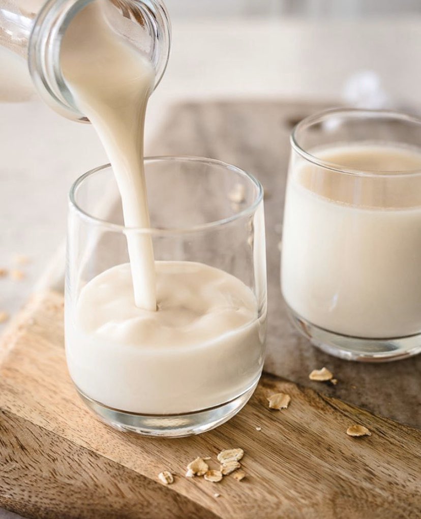 ClimateGKC's tweet photo. Did you know that almonds require more water than any other dairy alternative? Consuming 130 pints of water to produce a single glass of almond milk. 

Opt for a more sustainable dairy alternative such as Oat &amp; Soy🥛
#dairy #sustainableliving https://t.co/Puy0apcyl6