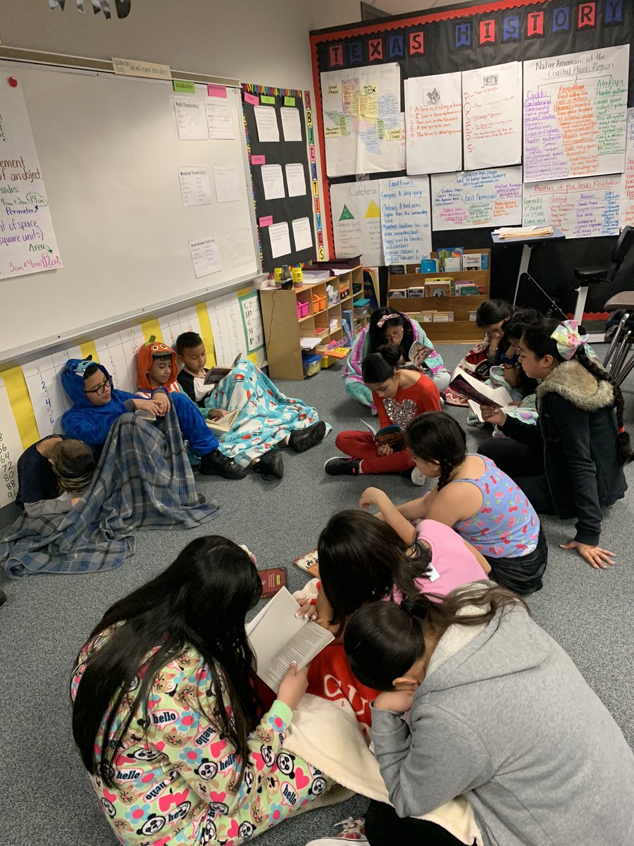 MrsLopez4th's tweet photo. Enjoying a very cozy D.E.A.R time! #DrSeussWeek https://t.co/rLt03rmYNb