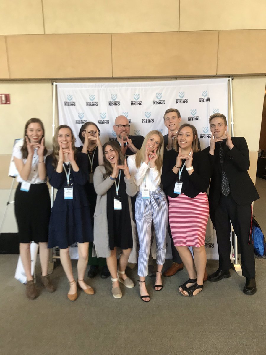 mrs_jwing's tweet photo. Creating better human beings through the art of education... or preparing themselves now to teach and influence students in the future. @contactlearning #edrisingut https://t.co/uY3R7mTCHc