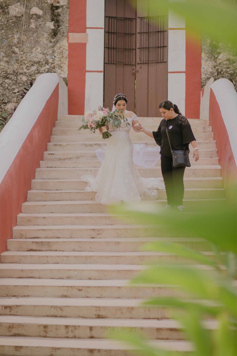 Nos encargamos de cuidar cada detalle, con una atención muy especial para cada una de nuestras hermosas novias! 💜✨👰
Wedding Planner Inf. 9992.31.30.33 .
.
.
.
.
#WeddingPlanner #ElCandilWedding #StaffElCandil #HistoriasDeAmor #YucatánDestinoDeBodas #HistoriasUnicas