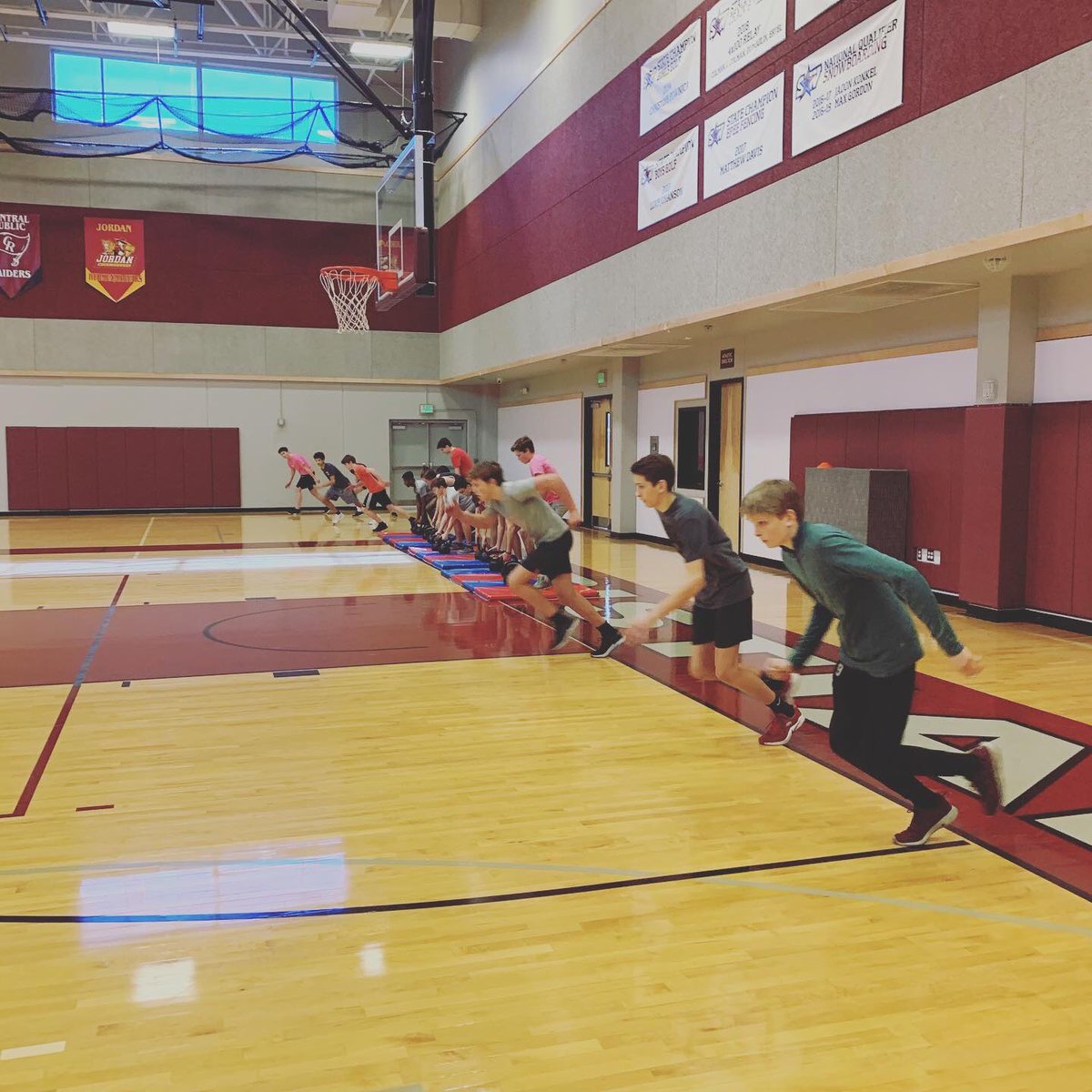 SWCHS_Strength's tweet image. #TheEagle
- 8 dbl Kb front squats
- farmers carry
- x8

#TailPipes
- Rack position 
- Sprint
- x3 
 
#StarStrength #RunToWin