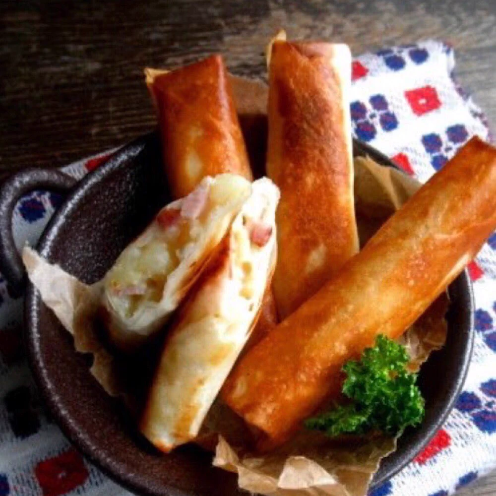 牛乳の大量消費に！！ベーコンポテトパイ風春巻きが簡単クリーミーで美味しそう！！