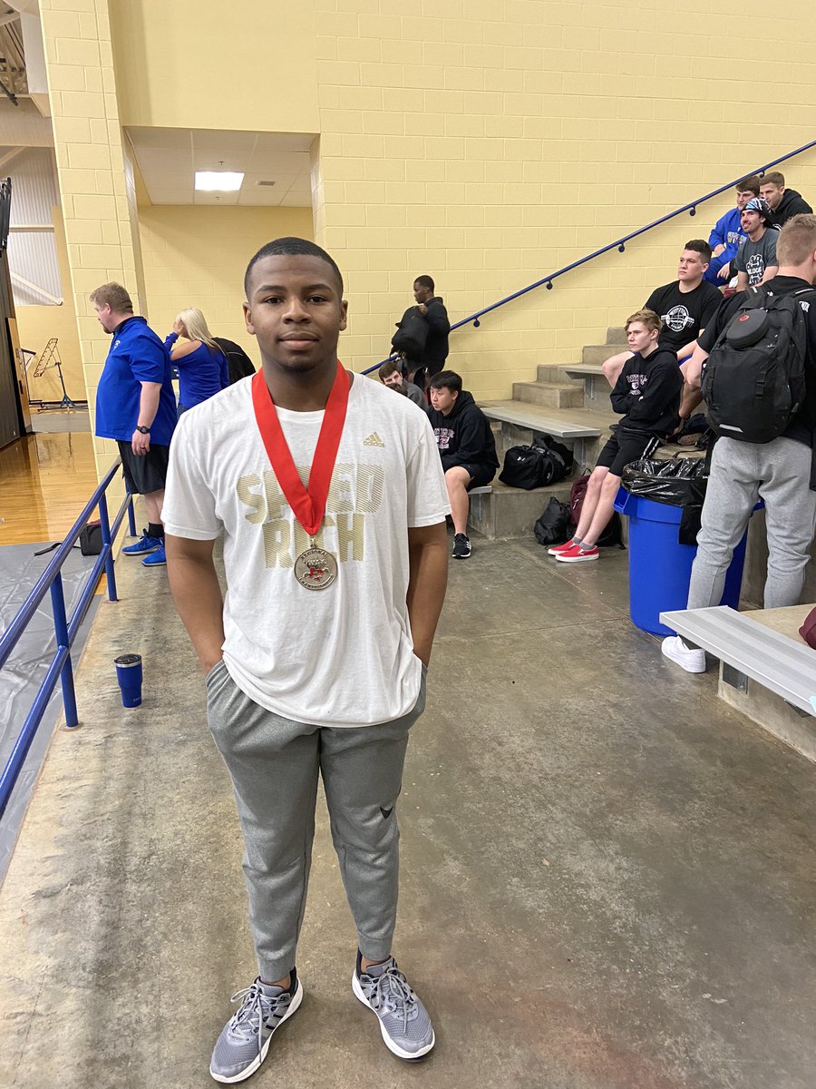 After 3yrs of powerlifting I finally made it to state. Finishing with a total of 1330 and thank God for these blessings✅ @BrockLong26 @CoachEC3  @MACBulldogsFB #StateQualifier‼️