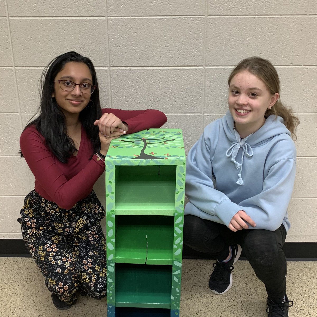 bellafiore3's tweet image. @PewaukeeHS  Art Club &amp;amp; AP art class have worked tirelessly to complete these #FunkyFurnitureFinds ready for the silent auction Saturday at Tile-A-Mile!!!  #TileAMile Come join us from 10:00-1:00 in the PHS cafeteria #phsartclub #artsed #artsadvocacy #youthartmonth