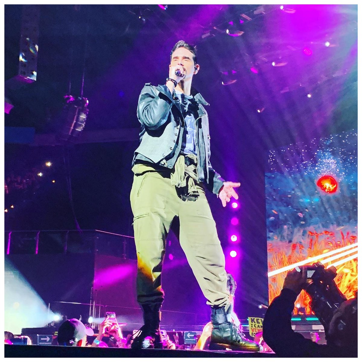 Marianne_Villa's tweet photo. True love never ends! 😍 Más cerca imposible... @backstreetboys @kevinrichardson @aj_mclean @nickcarter @howied @brian_littrell #backstreetboysbogota #bsbbog2 #bsbdnaworldtour https://t.co/piDzZz4PwQ
