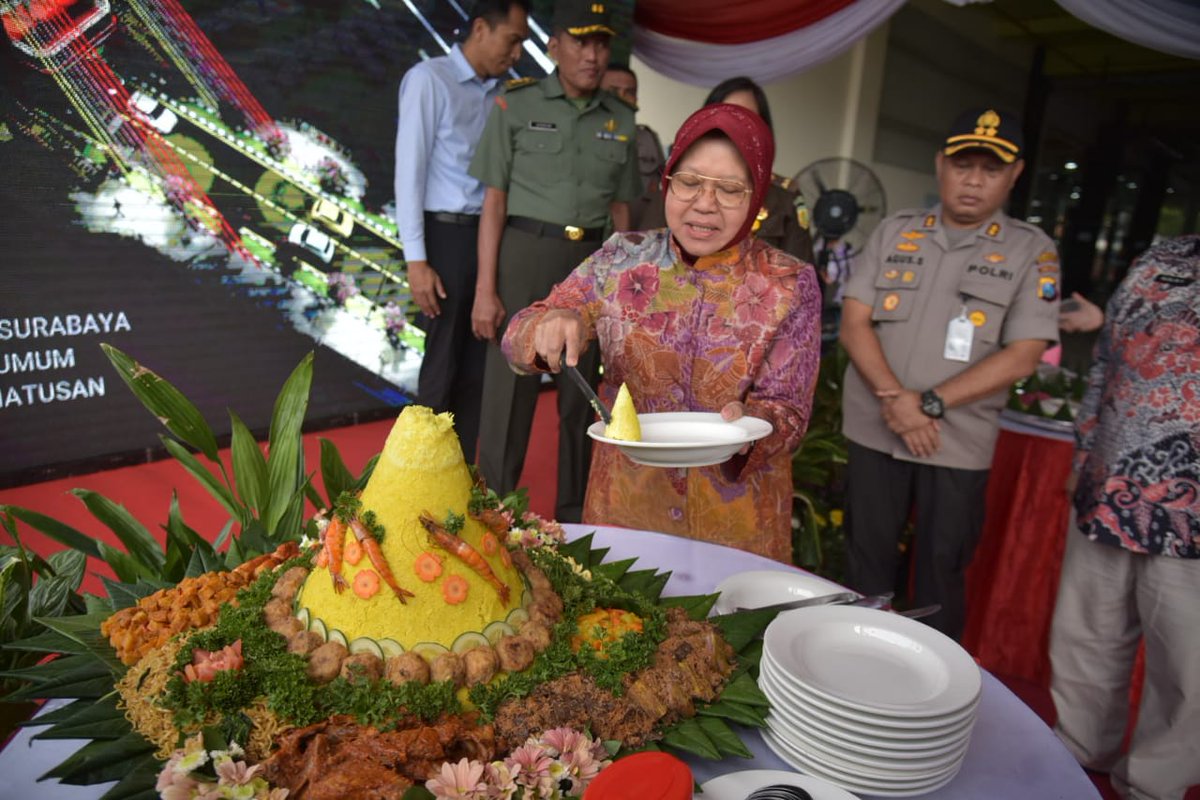 SapawargaSby's tweet photo. The project is ON! 😎

Hari ini (5/3), Wali Kota Surabaya meresmikan dimulainya proyek pengerjaan Jembatan Joyoboyo yang terletak di wilayah Wonokromo https://t.co/Lt6Y7bp4k1