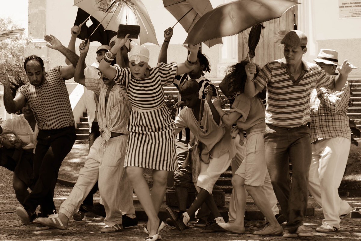 Another article published! This one, written w Amilcar Bezerra, is about Guerreiros do Passo and how they maintain the legacy of Mestre Nascimento do Passo through teaching and performance. Thanks to Guerreiros for sharing their knowledge with me! tandfonline.com/doi/abs/10.108… #frevo