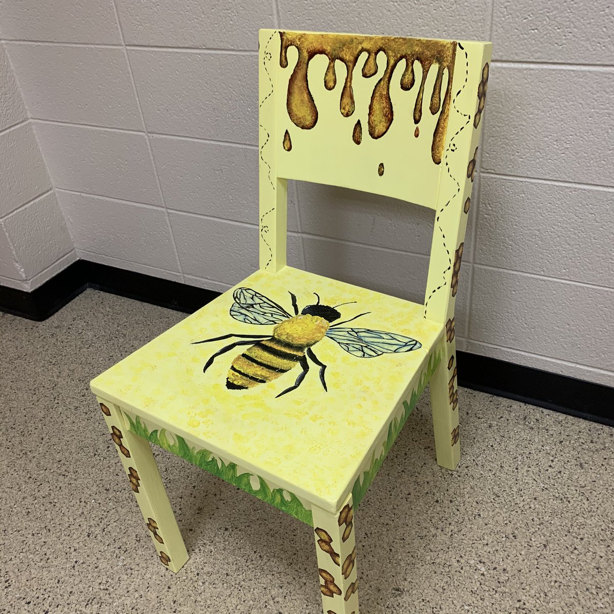 bellafiore3's tweet image. @PewaukeeHS  Art Club &amp;amp; AP art class have worked tirelessly to complete these #FunkyFurnitureFinds ready for the silent auction Saturday at Tile-A-Mile!!!  #TileAMile Come join us from 10:00-1:00 in the PHS cafeteria #phsartclub #artsed #artsadvocacy #youthartmonth