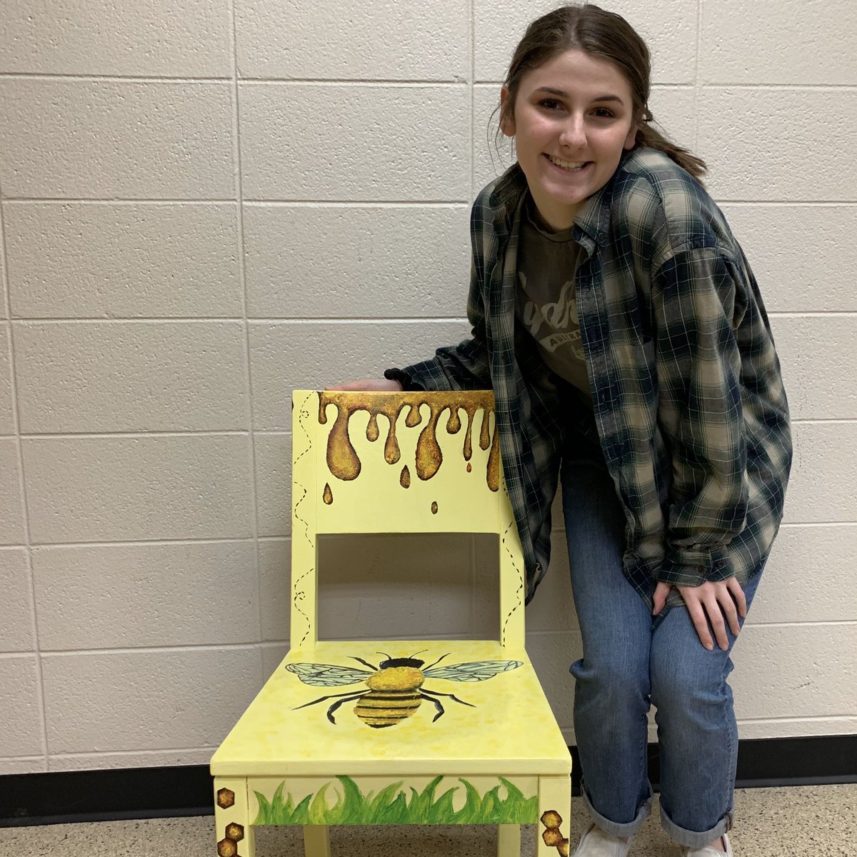 bellafiore3's tweet image. @PewaukeeHS  Art Club &amp;amp; AP art class have worked tirelessly to complete these #FunkyFurnitureFinds ready for the silent auction Saturday at Tile-A-Mile!!!  #TileAMile Come join us from 10:00-1:00 in the PHS cafeteria #phsartclub #artsed #artsadvocacy #youthartmonth