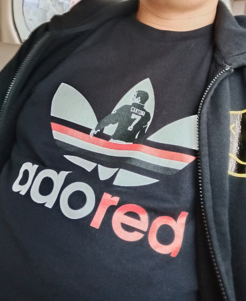 unitedarmyfc's tweet photo. Ihsss keren kali kaosnya, makasih @adoredevils jangan sungkan sungkan kalo mau kirim lagi udah hapal sizenya kan 😎

Rekomen nih https://t.co/XSg0iZyxGL https://t.co/zrmsSTQ5WO