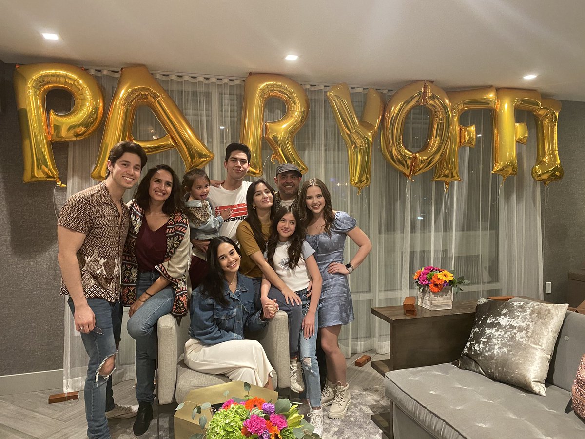 When the balloon vendor forgets some letters... <a href="/TheVannaWhite/">Vanna White</a> <a href="/patsajak/">Pat Sajak</a>, <a href="/wheeloffortune/">Wheel of Fortune</a> can we get some help? #PartyOfFive