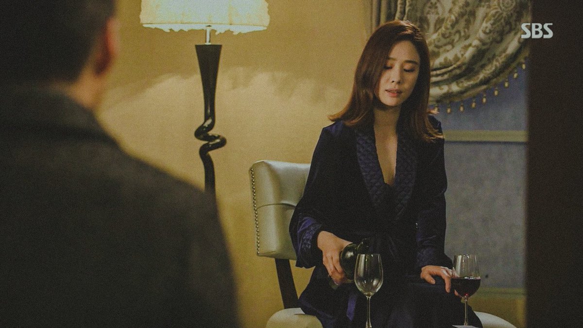lipskhj's tweet photo. ang ma-alamat ng navy blue robe ni aira! hahaha
#ihalproposal https://t.co/8Ui4k1kXep
