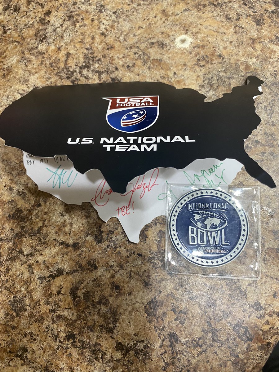 CoachMPatterson's tweet photo. Feels Awesome to be part of something so special.. thank you for the card! @CoachAI @ChuckT17 @USAFootball @usnft #justgotit #FAMILY https://t.co/NjbDrLPZTj