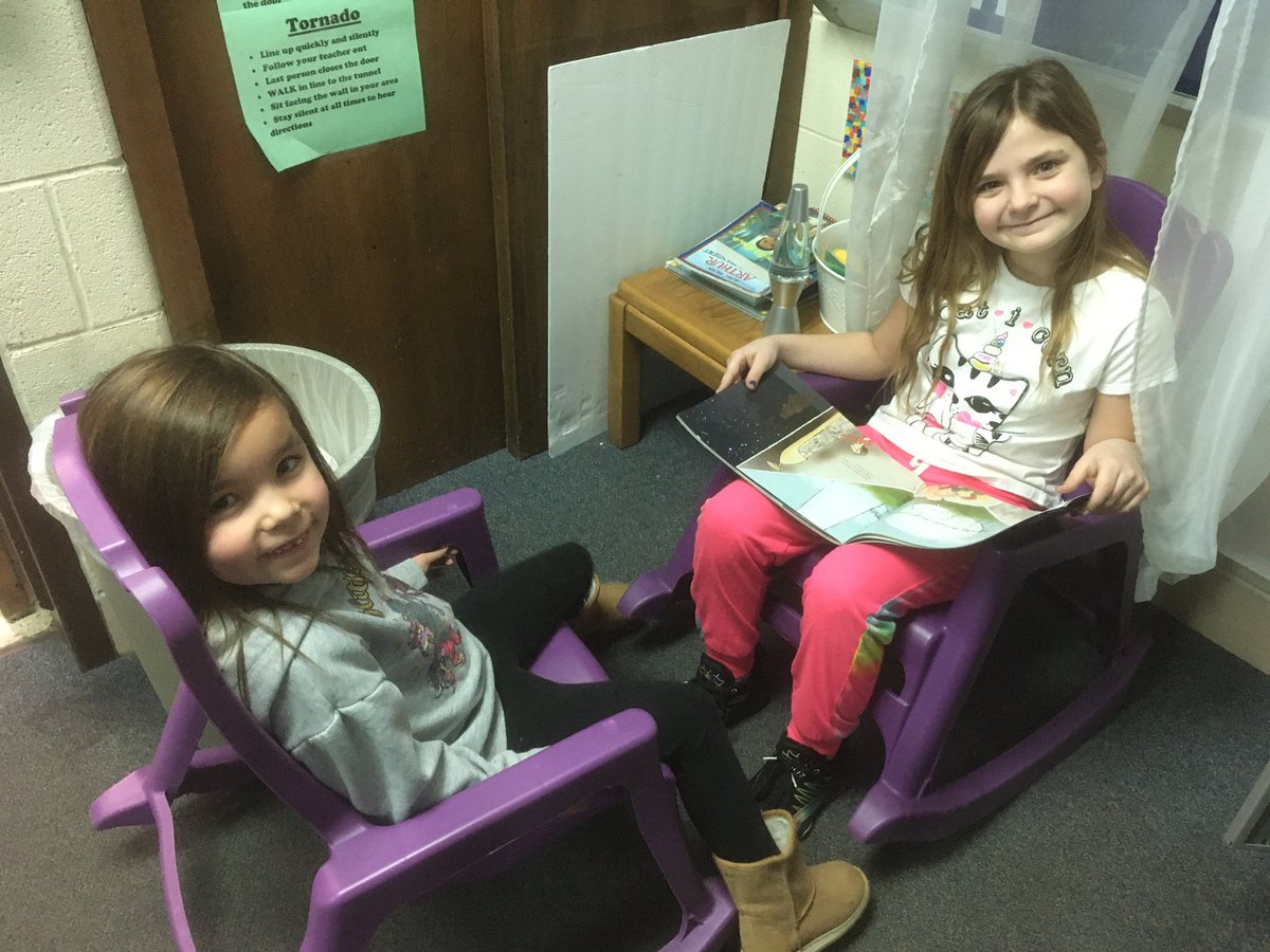 SandlinsSandlot's tweet photo. Mrs. Pyle’s class teamed up with us to Buddy Read!
@MorrishDragons @swartz_creek https://t.co/cOmrWnJpuE