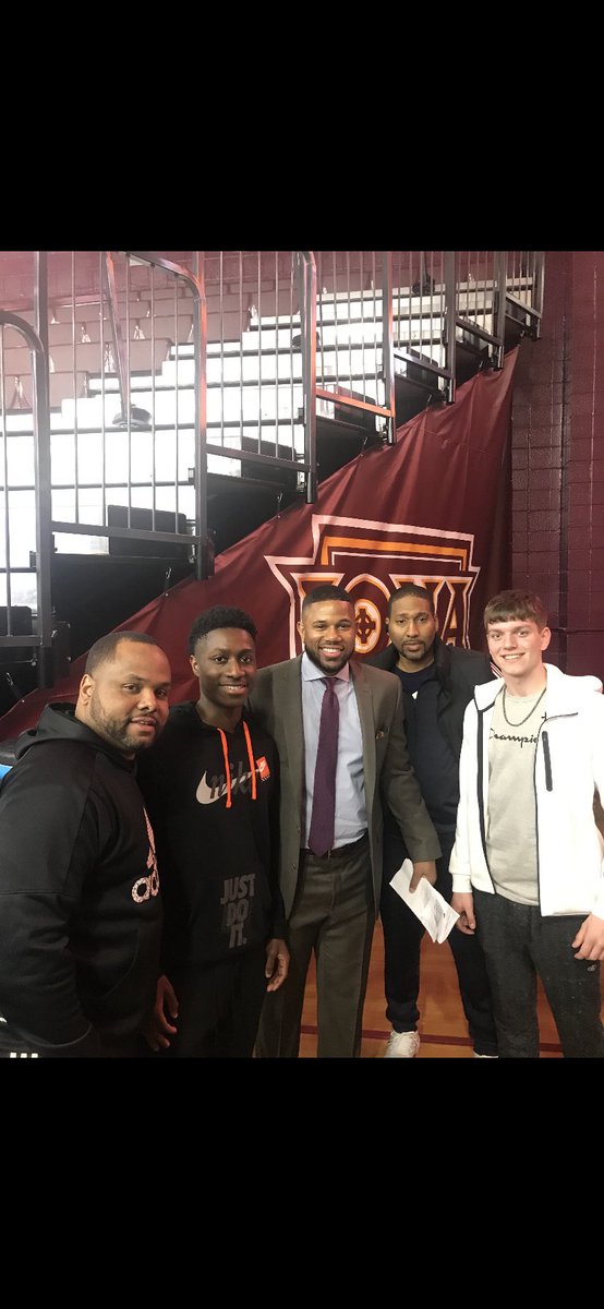 UriahLogan's tweet photo. I’d really like to thank Coach @rickyjohns06 for inviting myself @ShkolniyDavid @ny_select to see the Iona Gaels take on Quinnipiac University. I had a great time here at the game. https://t.co/GI3X9KCV3r