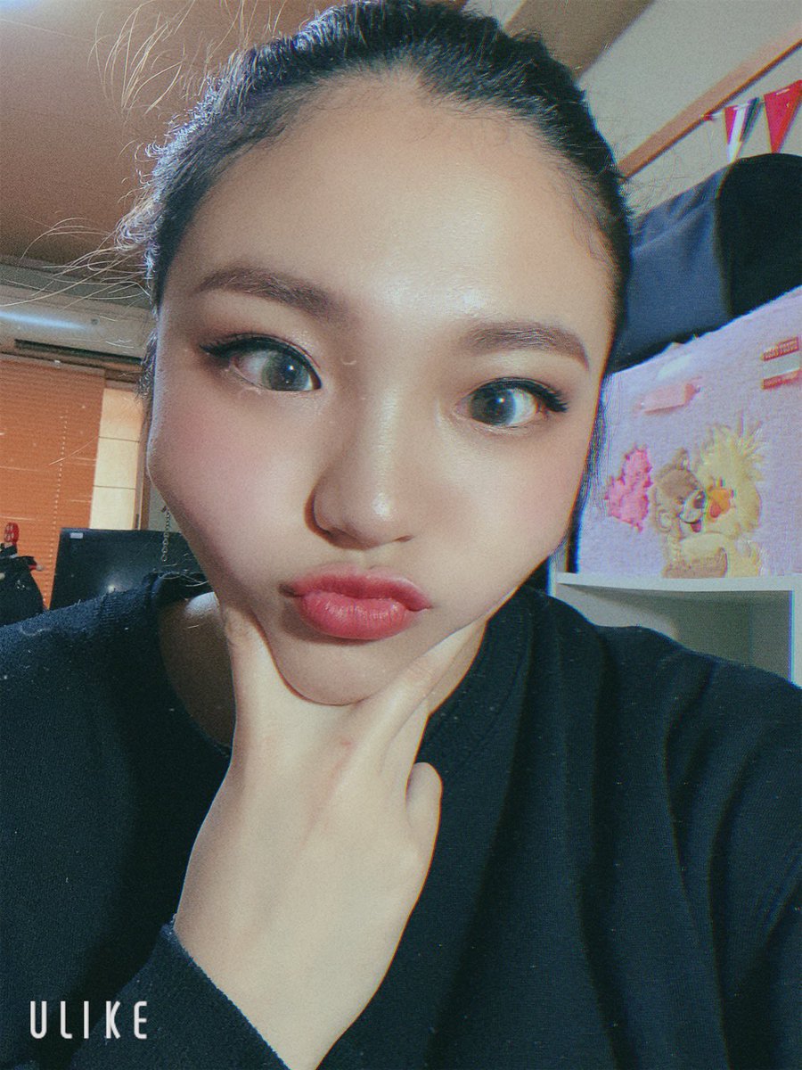 .
新しいカラコン👁💜
いつも絶対2色買うねんけど、
今回は前載せたやつと、
縁無しの目がきれいに見えるグレー✨