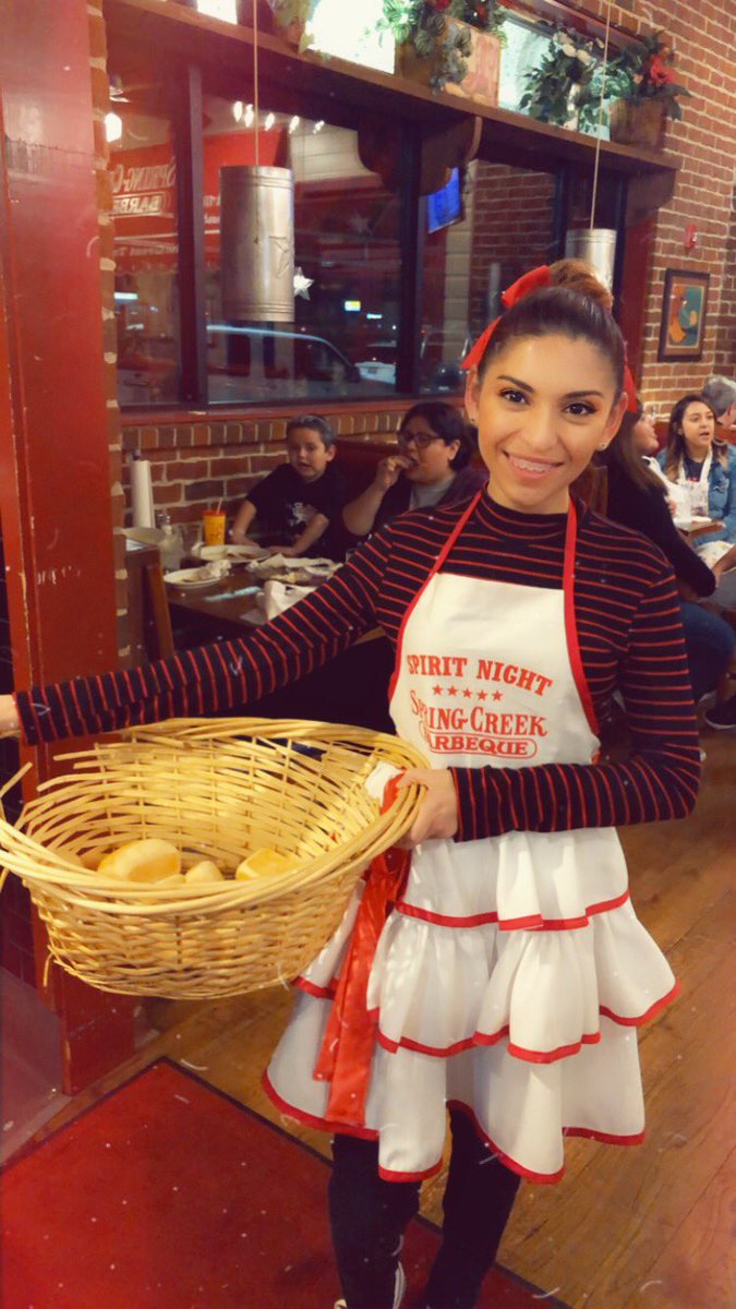 MrsRuizPK's tweet photo. We enjoyed our night serving our Bearkats some delicious bread from spring creek #Thanksforsupportingus #Bearkatfamily #BKRocks @BlackBearkats https://t.co/3cS42FgG8j