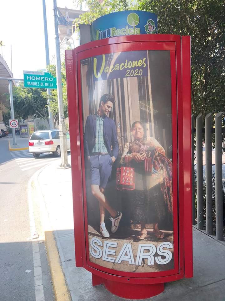 Dave_Ardacu's tweet photo. Los que critican la publicidad de Sears son racistas reprimidos ya que por default clasifican a alguien superior e inferior en lugar de ver dos personas en una portada solo ven 2 clases sociales que no deberían compartir el mismo lugar. Así de miserables son. https://t.co/OPsKsfGipZ
