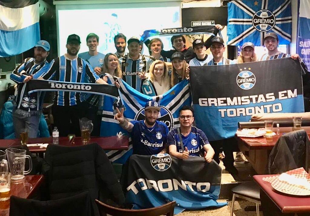 GremioToronto's tweet photo. Galera de Toronto comemorou muito a primeira vitória do ano na #Libertadores2020. Esse ano promete! @gremio @gremiotoronto #GremistasEmToronto https://t.co/OYo4UpAK6H