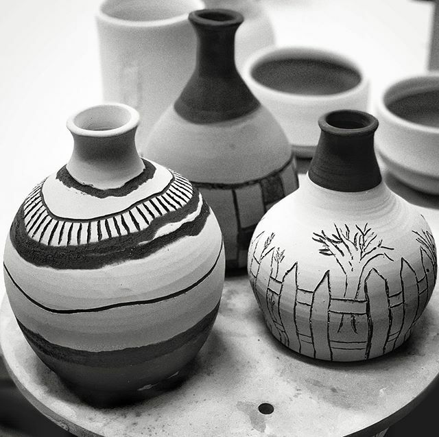 keithmays's tweet photo. Bottles with sgrafitto, in progress. #pottery #kcclayguild #sgraffito #ceramics #pottersofinstagram #igkc #igkansascity #makersgonnamake #makersofinstagram https://t.co/VCWIRZR6oP https://t.co/12wP2ME64N