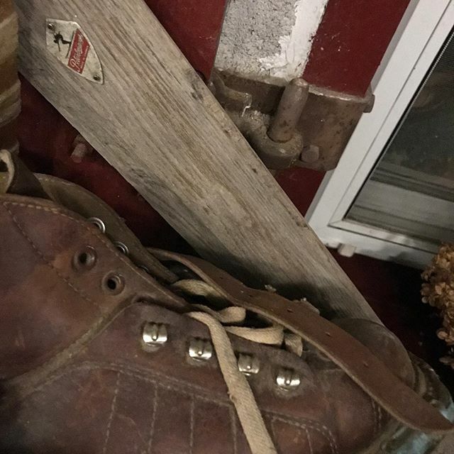 FindYourWild1's tweet photo. Mom’s boots and Dad’s skis will make an appearance at the celebration of World Telemark Day at the Limberlost Reserve on Saturday March 7. I may master teleflopping on these. #limberlostforestreserve #telemarkskiing #backcountry https://t.co/cRwOJwjfBz
