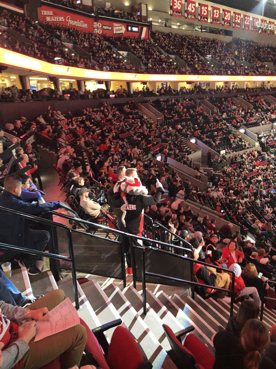 TrailBlazersArg's tweet photo. Todd Bosma y el juego de los precios en mi sector! #RipCity #PORvsWAS https://t.co/xGrCXP1YTD