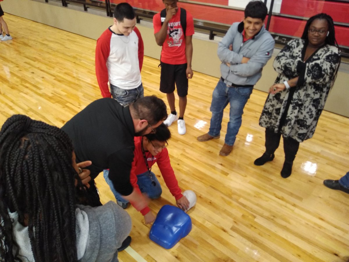 JB_Matthews2's tweet photo. Coach Guerra works with Seniors during CPR and Peace Officer training today. https://t.co/dy9sDYXnqi