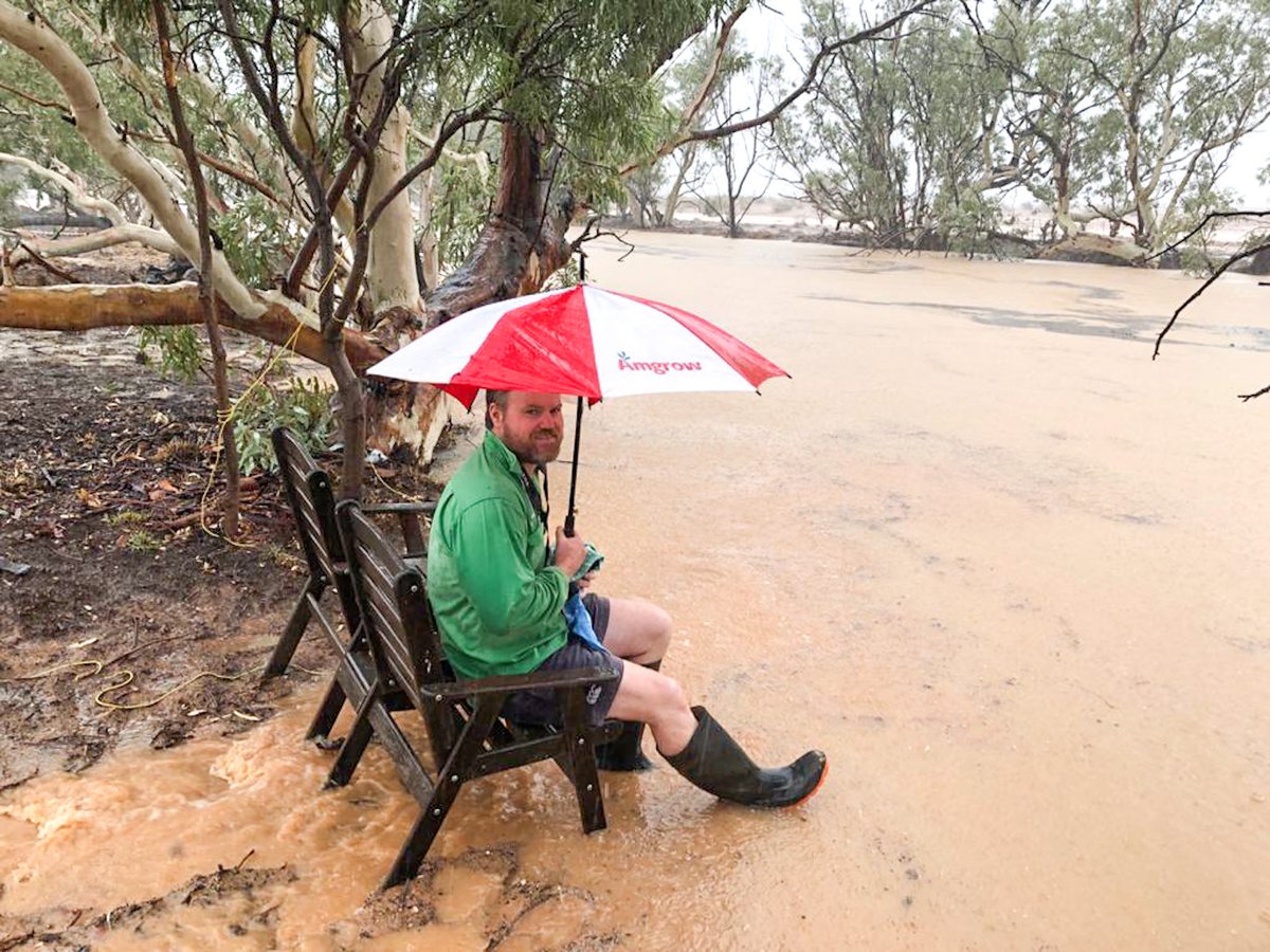 OBEOrganic's tweet image. Who needs a tv when you’ve got Mother Nature putting on a show. 🌧 - Featuring a very wet and very happy Cordillo Downs manager, Anthony.