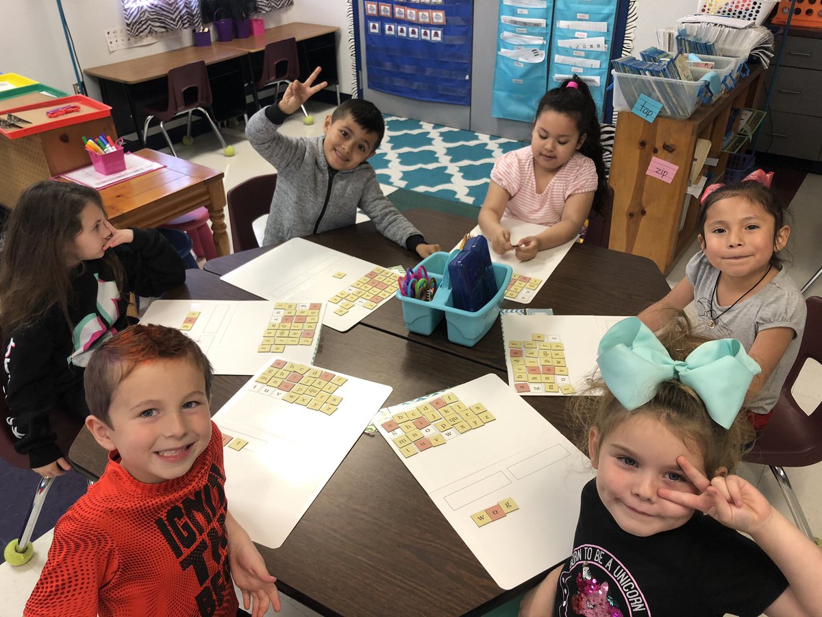 MrsDoskocil's tweet photo. We chose our own WaCkY CVC words (nonsense words) on this WaCkY WEdNesDaY in phonics. It is important for kids be able to blend sounds together to form words with and without the help of knowing the meaning of the word. 

#robinsonISD #webleedrocketblue https://t.co/oWwiBjXShv