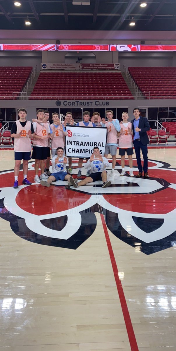 USDIntramurals's tweet photo. Final Championship Game of the night and it went down to the wire! Congratulations to Globe U on their Championship Victory 🏆 and Jeremy Jones on his 16-point MVP performance!
Globe U: 53
Ron: 46 https://t.co/ay433oweNf