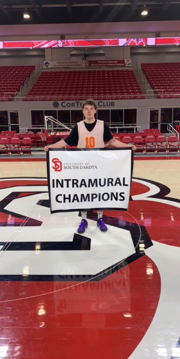 USDIntramurals's tweet photo. Final Championship Game of the night and it went down to the wire! Congratulations to Globe U on their Championship Victory 🏆 and Jeremy Jones on his 16-point MVP performance!
Globe U: 53
Ron: 46 https://t.co/ay433oweNf
