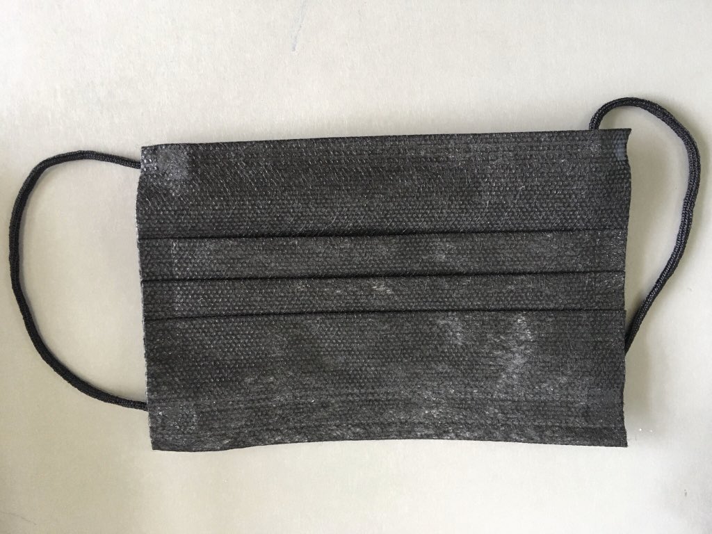 sen44427762's tweet photo. 以前フリマアプリでサージカルマスク買ったらカビだらけだったことがあるので、皆さん衛生用品は信頼できる販売元からの購入を強くおすすめします #転売ヤー死亡 https://t.co/N4LGPN4ydK
