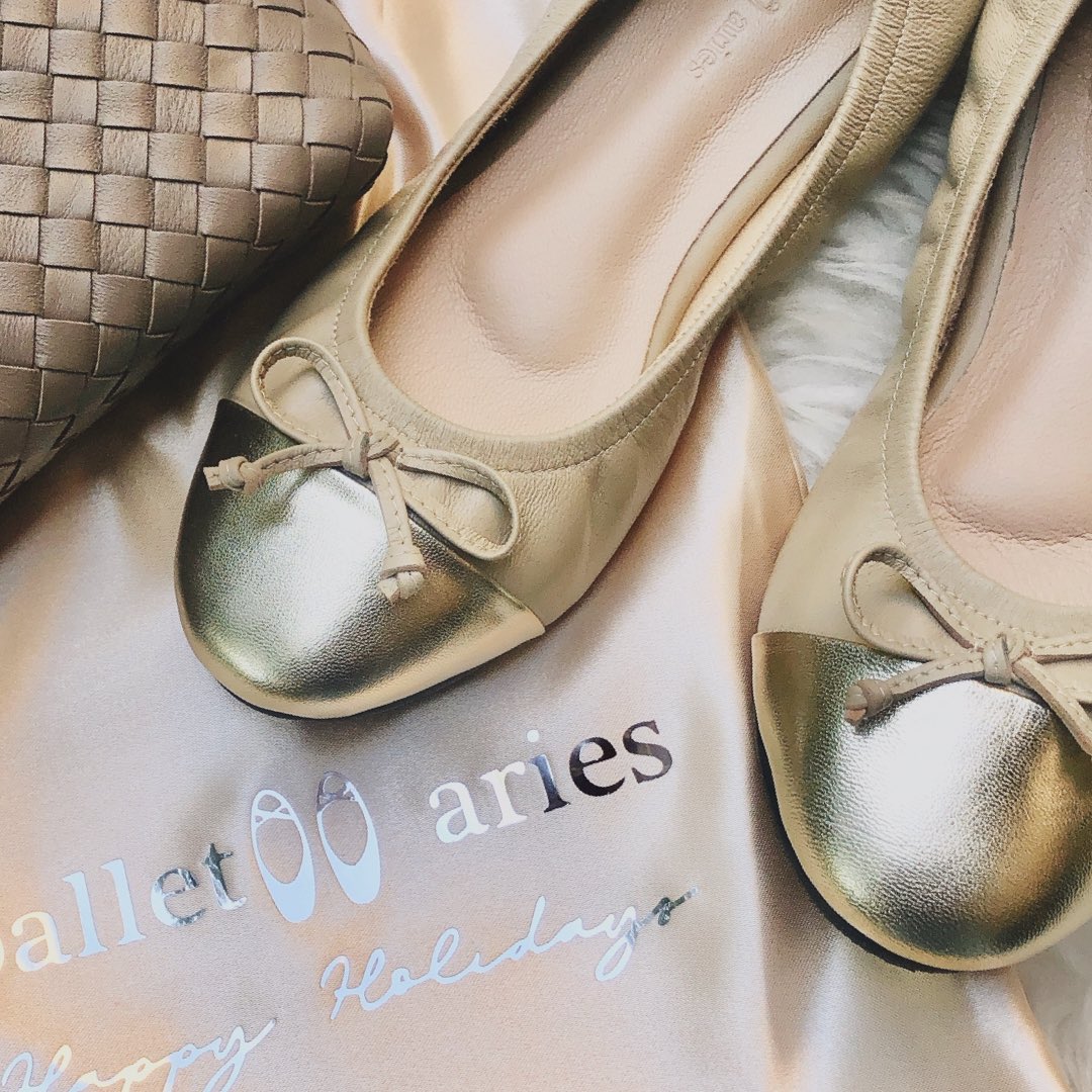 AriesBallet's tweet photo. #รองเท้าบัลเล่ต์
นุ่มสบายที่สุด บุด้านในด้วยหนังแกะแท้นุ่ม ใส่สบายเดินทั้งวันยังไม่เมื่อย นิ่มเดินสบายม๊ากก ก
หัวทรงกลมรองรับหน้าเท้ากว้างใส่สบาย ❤️😊
รุ่น Noella มี 6 สีนะคะ
-ราคา 2,490 บาท ส่งฟรี EMS
-ไซส์ 36-43
-Line : @b.aries (มี@นะคะ) https://t.co/lpFd3GEhpE