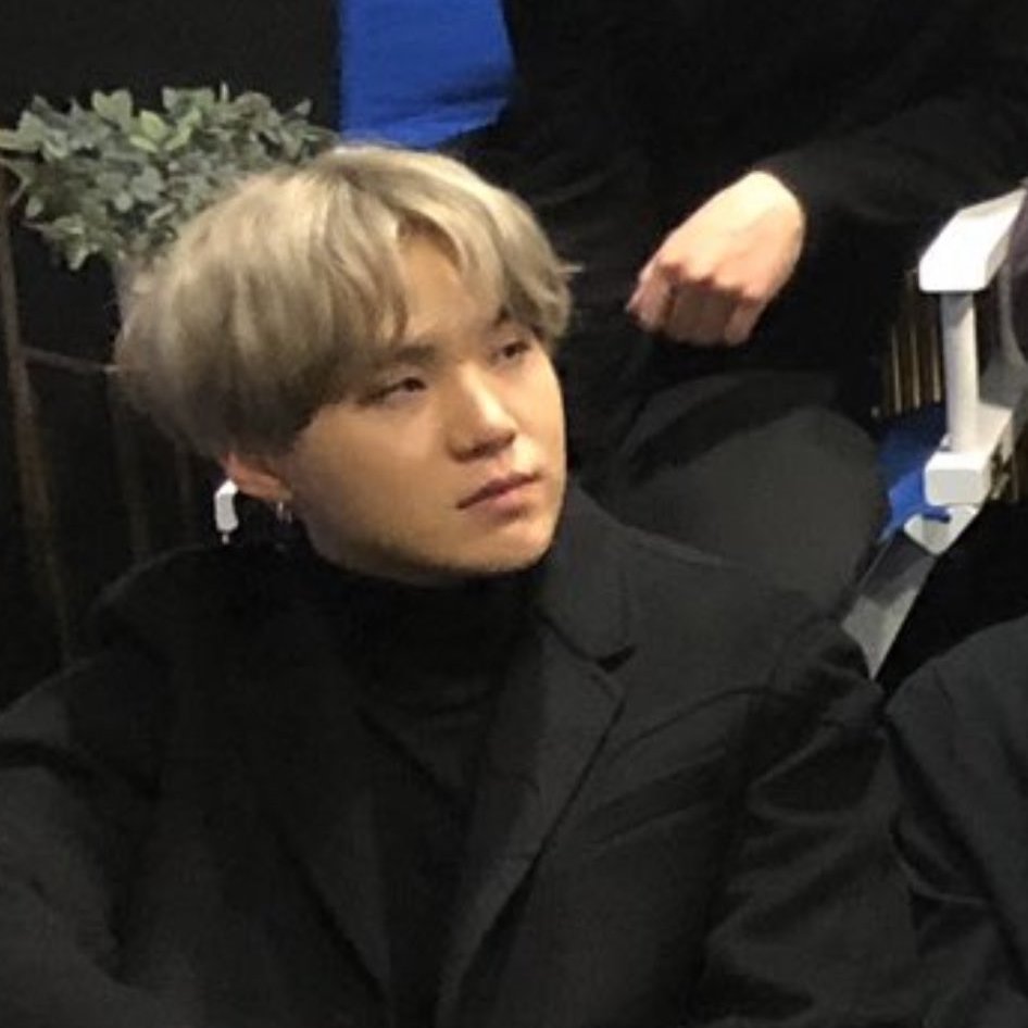 Jikookistooreal's tweet image. ''Diré esto ARMY aún si no les agrado, vi la entrevista de nuevo y BTS sonreía y se río mucho durante ella''

BTS en la entrevista: