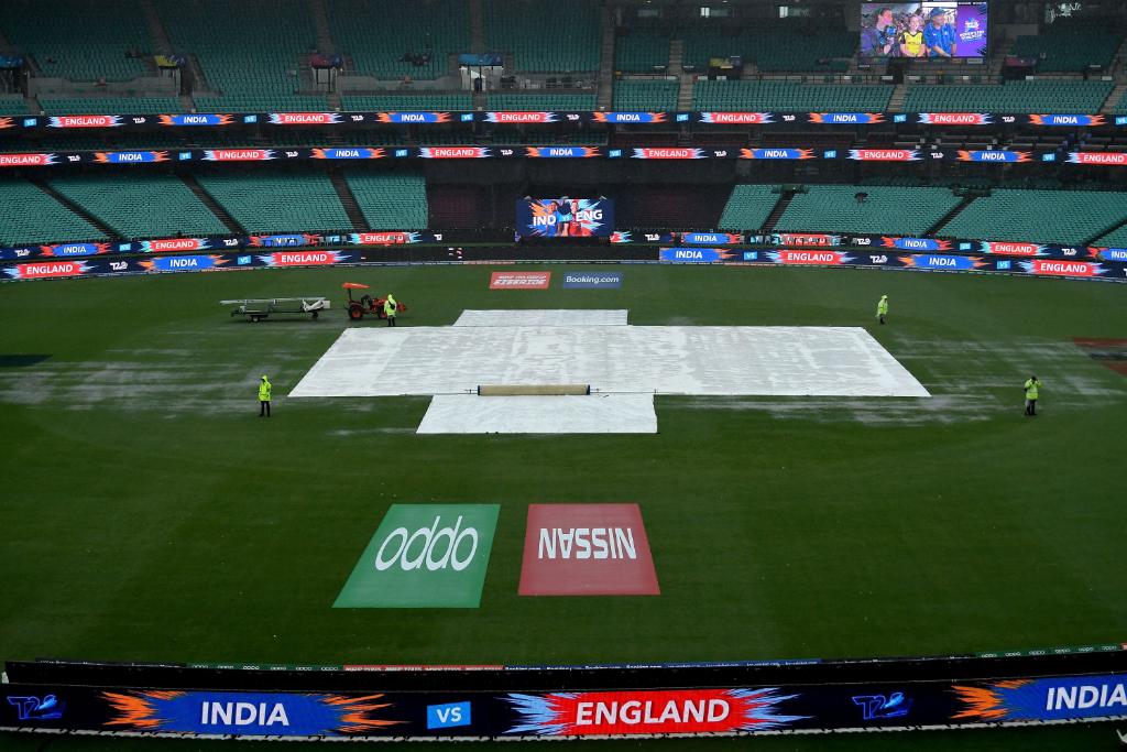 WomansT20's tweet photo. The current scene at the SCG ☔

#T20WorldCup | #INDvENG https://t.co/MEDTzXCMDn