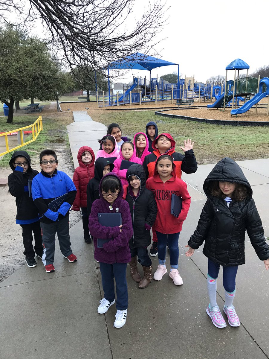 MrsSandyAbney's tweet photo. Sometimes science has to be done outdoors &amp; using iPads! They loved finding natural &amp; man-made resources. @ParkwayES @LISDScience https://t.co/omPbAJ2eDn