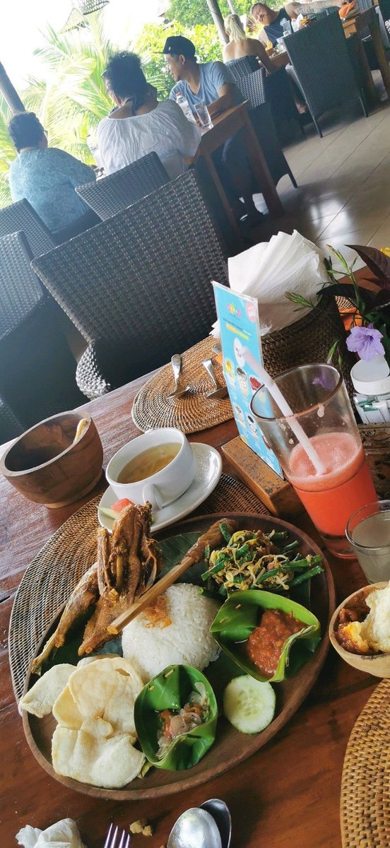 Jess_Alcock's tweet photo. Delicious bebek 😋😋😋 (@ Bebek Joni Ubud in BALI) https://t.co/1HFbGdLMu8 https://t.co/IrlwmDYbvm