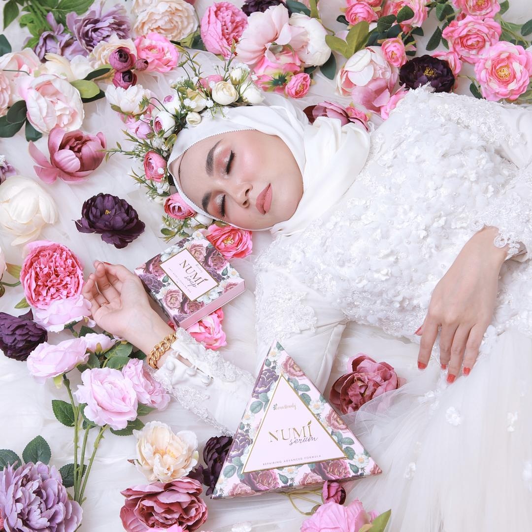 SisBunga4's tweet photo. Penatlah tunggu prince charming tak datang-datang. Sampai tertidurr taw 😩
.
Nasib baik ada #NumiSkincare yang teman hiks 🥰 Terus hati jadi macam taman bunga gittew 
.
#NumiSoap
#NumiSerum
#NumiGang
#NumiKitaPunya https://t.co/pYyGusO35D