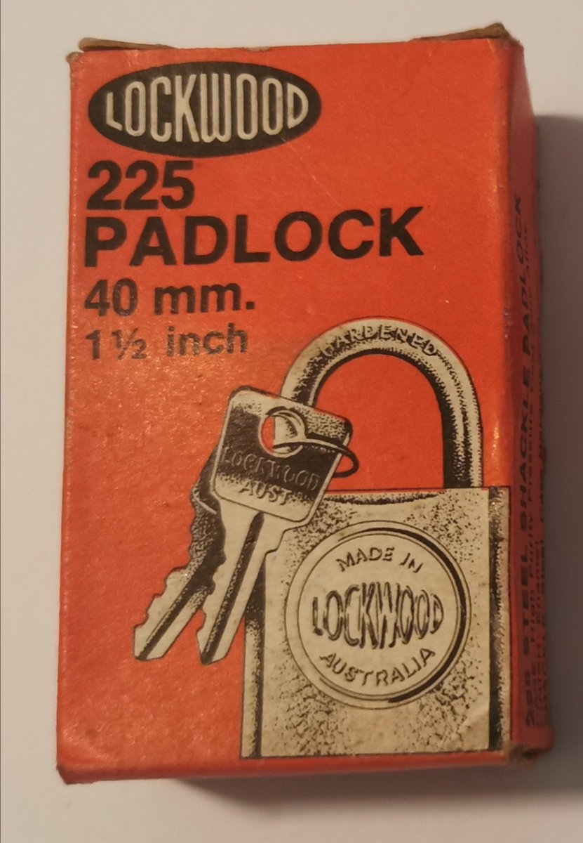 rainmannslab's tweet photo. A 3rd gen 225 padlock NOS in original box, but I'm super excited that the box has survived, and it gives me more info on the man. date, notice the imperial and metric sizes since LW only printed this way for 2 years I know this lock was made in either 1970 or 1971. #locksport https://t.co/9fSEy0jtU9
