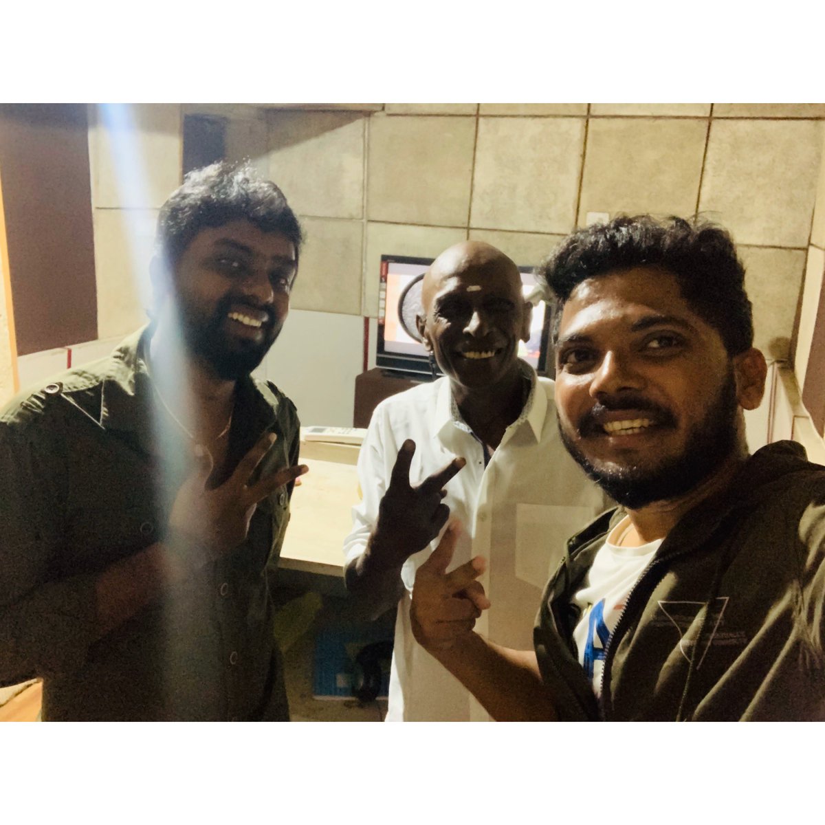 the_selva_'s tweet photo. #NanumSingleDhan🎬 

Day started with the final dub😍♥️🎬 all set to go 🤞🏻 hitting on screen Mar27th♥️♥️ 

Tysm my dr @gopi_director bro😍♥️ Rajendran anna as usual ROFL😝😝

#NanumSingleDhan😍
#finalDubbing🎤
#Mar27thonscreen🎬 https://t.co/00bFt40Xw4