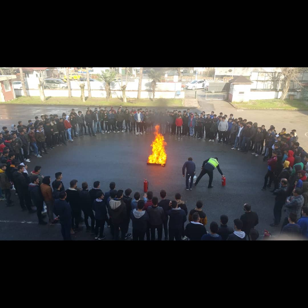 NMesleki's tweet photo. 28 ŞUBAT SİVİL SAVUNMA HAFTASI KAPSAMINDA OKULUMUZDA YANGIN TATBİKATI YAPILDI 🔥 https://t.co/yPAOhoHRR3