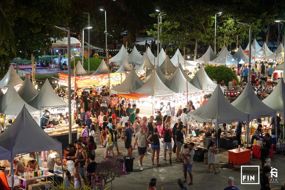 finthemarket's tweet photo. #เริ่มแล้ว มหกรรมความฟินที่ชาวสมุยต้องห้ามพลาด!
งานนี้ได้รวมร้าน Street Food เจ้าดังและร้านแฟชั่นสุดปัง กว่า 70 ร้านค้าให้ ชาว #สมุย ได้กินได้ช้อปกันถึงที่
♥️พิกัด " Fin Market @ เซ็นทรัล เฟสติวัล สมุย"
♥️4 - 8 มีนาคมนี้
♥️ตั้งแต่ 4โมงเย็น - 4ทุ่ม
.
#FinMarket #Samui @aroii https://t.co/YNwyckaK3D