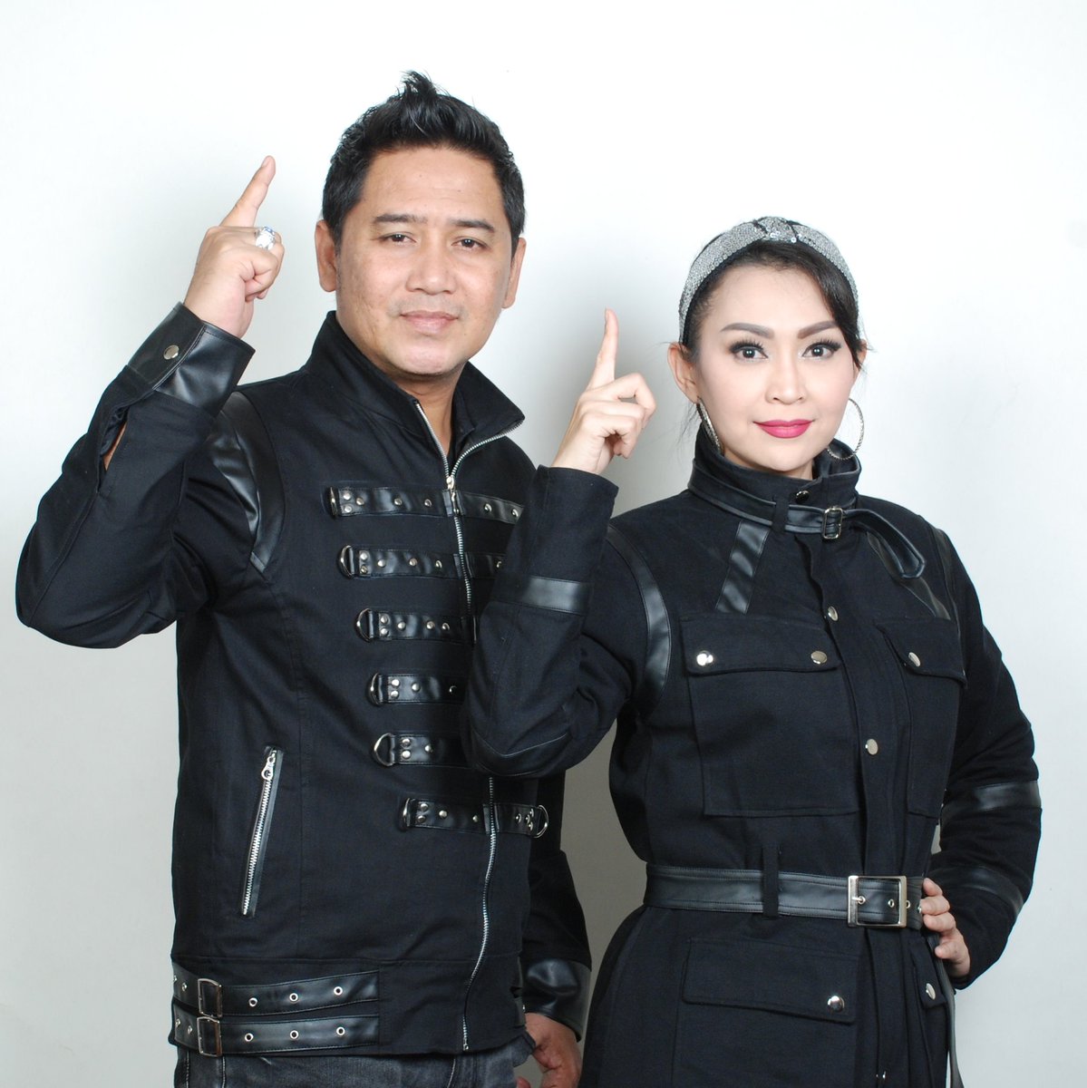 Teman2, subscribe channel youtube baruku yg isinya: 
1. Penelusuran tempat angker. 
2. Pengobatan gaib ala Panglima Langit. 
3. Kolaborasi dg Artis menguak kisah mistis yg pernah dialami dalam hidupnya. 
Namanya "MATA LANGIT".
