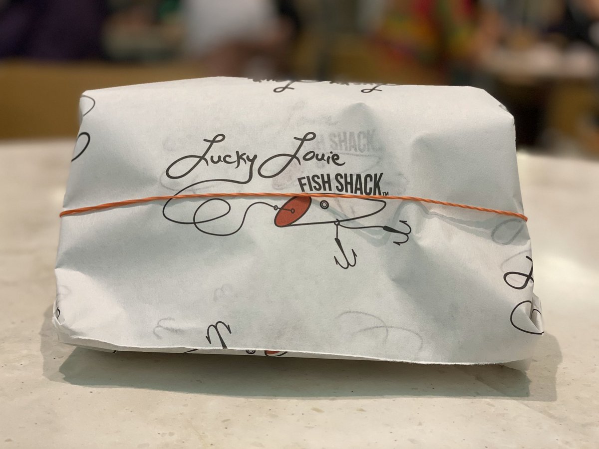 craigamorris's tweet image. Late night snack at @LuckyLouieFish with some Wild Alaska Pollock fish and chips for #wildalaskapollockweek! Have you tried it yet when you’re at @SeaTacAirport?? You should!! #wildalaskapollock #ThankYouLuckyLouie!!