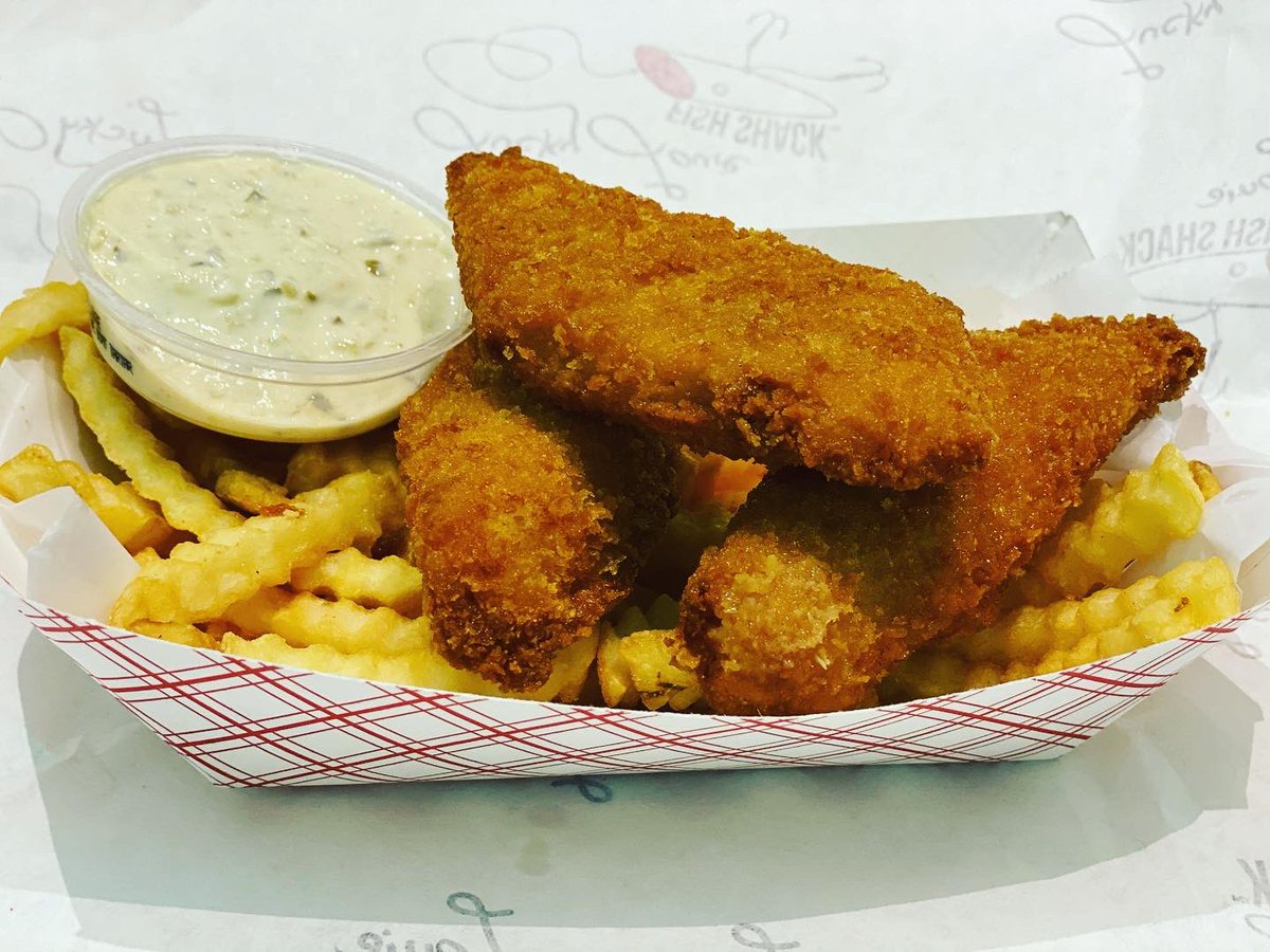 craigamorris's tweet image. Late night snack at @LuckyLouieFish with some Wild Alaska Pollock fish and chips for #wildalaskapollockweek! Have you tried it yet when you’re at @SeaTacAirport?? You should!! #wildalaskapollock #ThankYouLuckyLouie!!