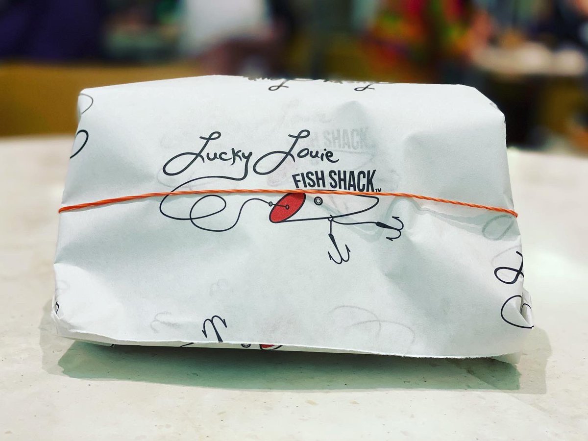 wildAKpollock's tweet image. Late night snack at @LuckyLouieFish with some Wild Alaska Pollock fish and chips for #wildalaskapollockweek! Have you tried it yet when you’re at @SeaTacAirport?? You should!! #wildalaskapollock #ThankYouLuckyLouie!!