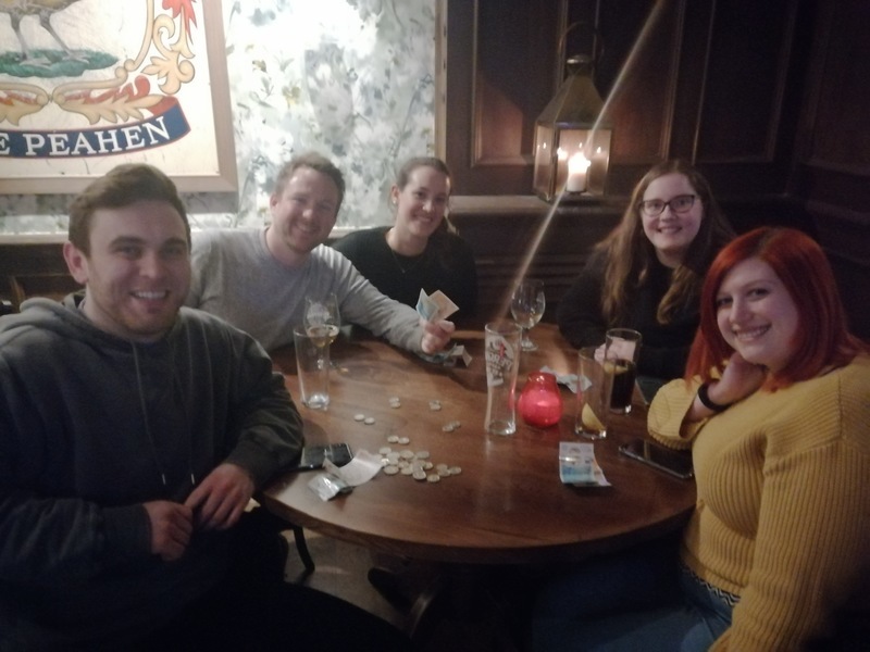 Easy does it for the Peahen winners ! #QuizNight every Tuesday <a href="/PeahenStAlbans/">The Peahen St Albans</a> #StAlbans question.one/v7jVZg