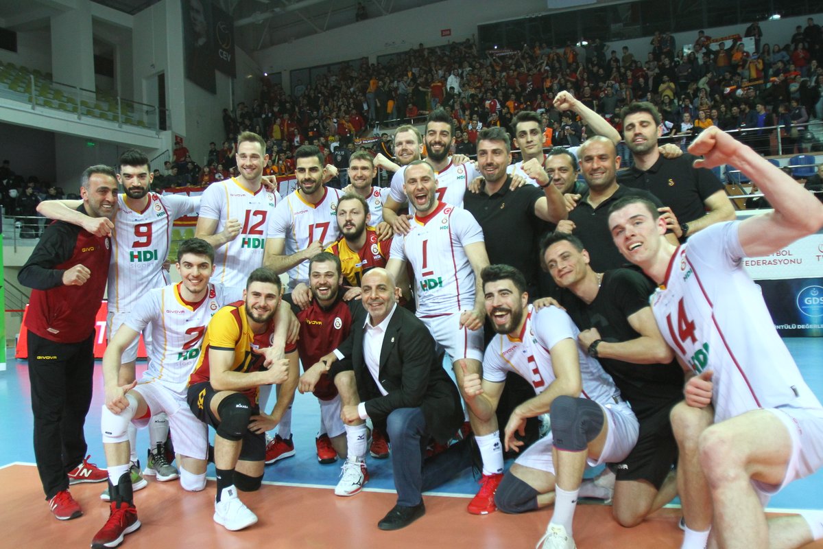 GalatasaraySK's tweet photo. Günaydın #Galatasaray Ailesi https://t.co/WbqGAsYDag