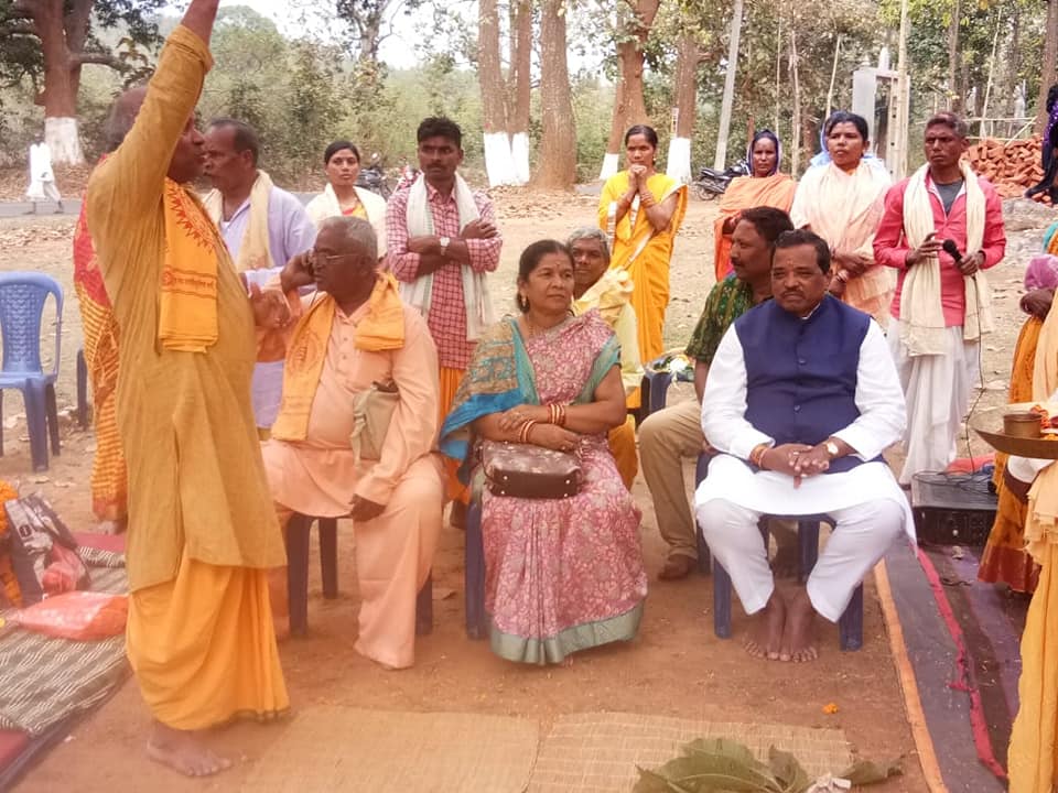 BJD4Kandhamal's tweet photo. ଫିରିଙ୍ଗିଆ ଠାରେ ଗାୟତ୍ରୀ ପରିବାର ପକ୍ଷରୁ ଆୟୋଜିତ ଗାୟତ୍ରୀ ଯଜ୍ଞରେ ବାଣିଜ୍ୟ ଓ ପରିବହନ, ଯୋଜନା ଓ ସଂଯୋଜନା ମନ୍ତ୍ରୀ @Padmanabha2100 ମୁଖ୍ୟ ଅତିଥି ଓ ଶ୍ରୀମତୀ ବିଷ୍ଣୁପ୍ରିୟା ବେହେରା ଏବଂ ଫିରିଙ୍ଗିଆ ବ୍ଲକ ଅଧ୍ୟକ୍ଷ ଶ୍ରୀ ଲାଲନନ୍ଦ ପ୍ରଧାନ ସମ୍ମାନିତ ଅତିଥି ଭାବରେ ଯୋଗ ଦେଇଥିଲେ।

@DMKandhamal 
@bjd_odisha https://t.co/REjNtDFpg3